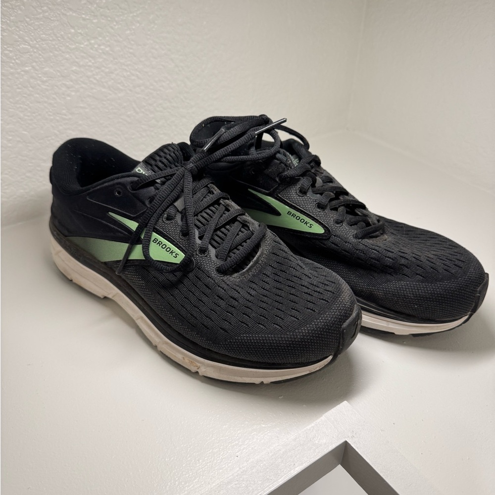 Brooks Black and Green Athletic Shoes with Cushioned Midsoles